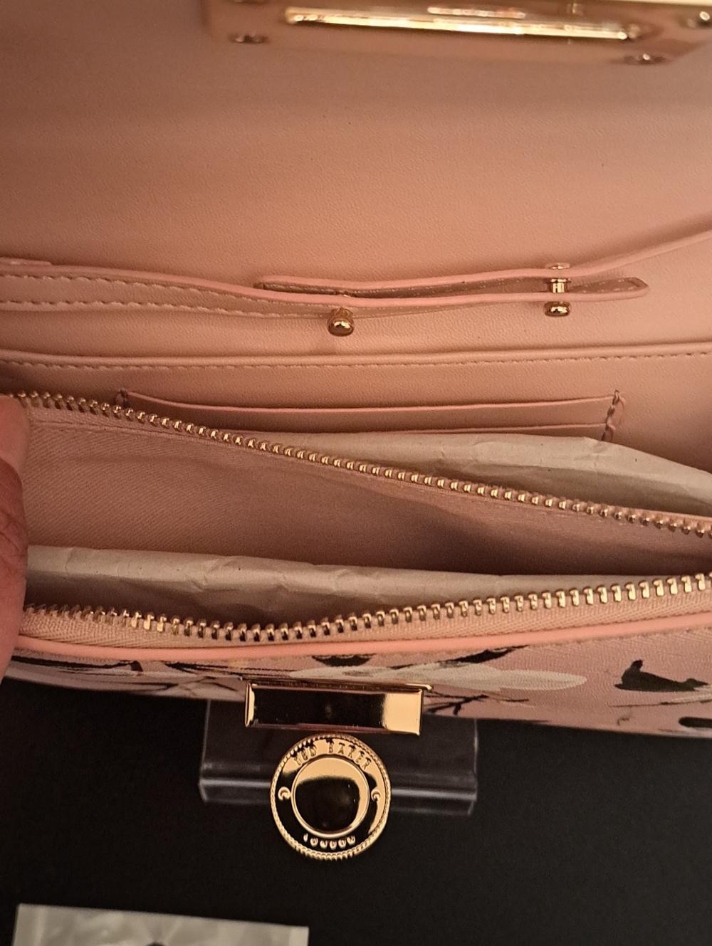 Ted Baker Pink Floral Chain Shoulder Bag w/Gold Hardware NWT and Queen charm. - Picture 6 of 10